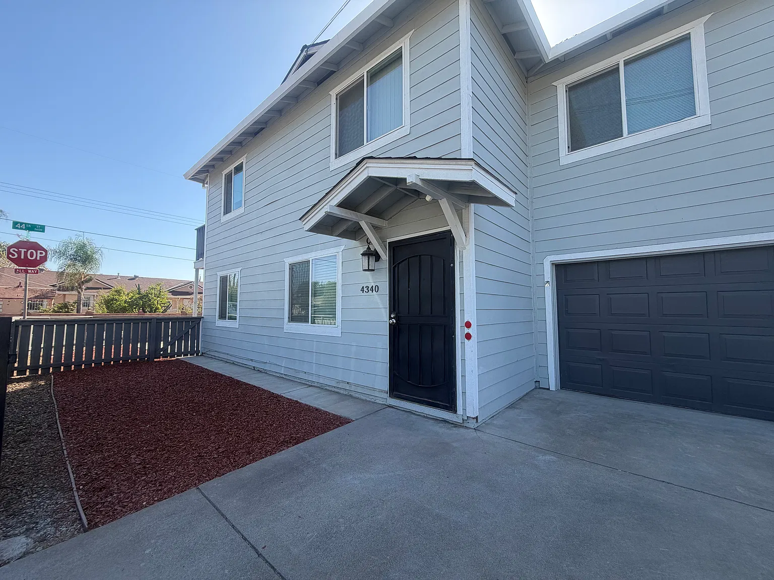 2 bed, 700 sqft, $1,895 — Photo 1