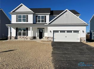 140 Valley Hall Dr, Perrysburg, OH