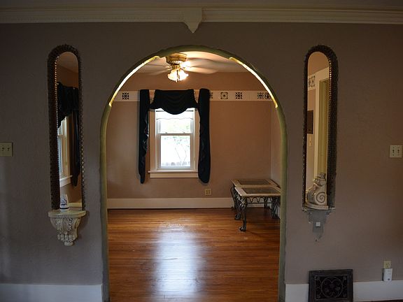 Entertainment room or office