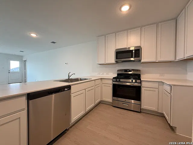3 bed, 2.0 bath, 1402 sqft, $1,750 — Photo 2