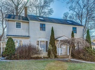 28 Wellington Rd, Livingston, NJ 07039