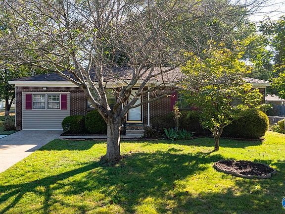 2nd image of 2420 Yorkshire Dr SW