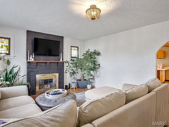 5th image of 240 N Main St