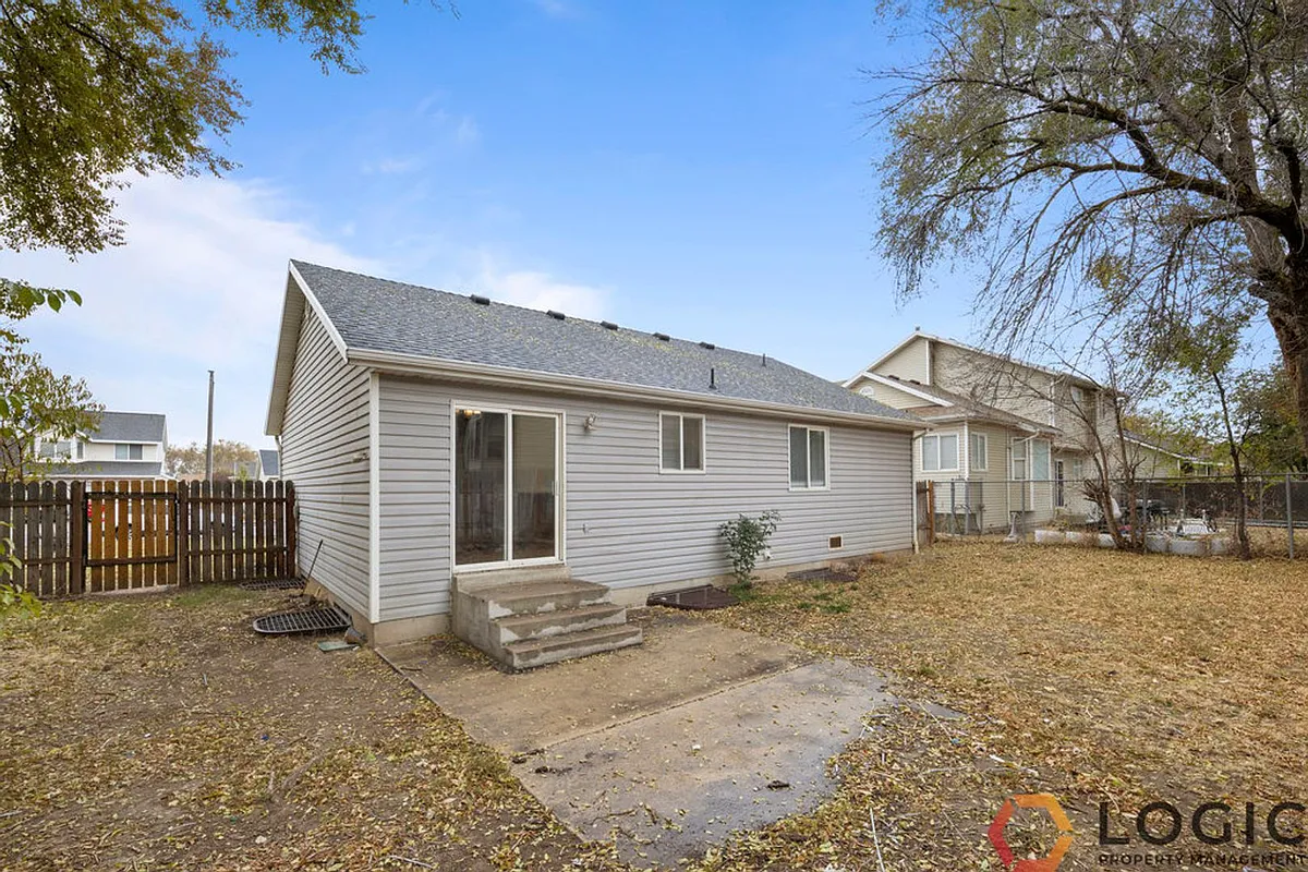 Building Photo - 126 W 475 S