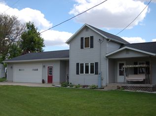 3375 S Rock City Rd, Ridott, IL 61067