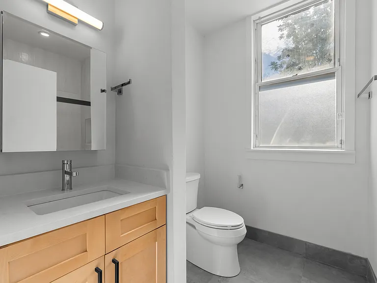 925 Elm St #1 — Photo 5