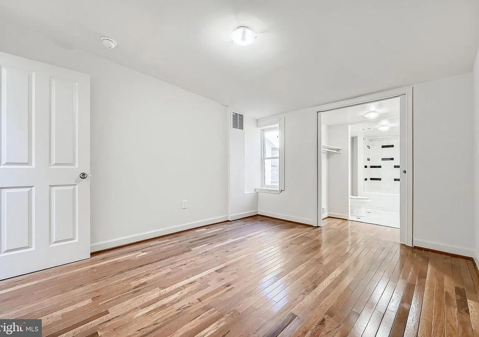 Two Bedroom Two Bathroom Townhouse Available For Sept 1st Move-In — Photo 4