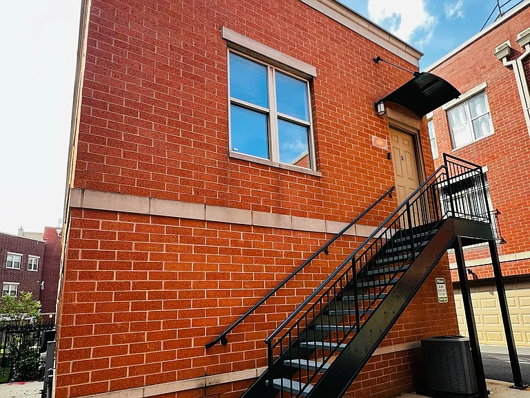 W Eastman St — Photo 1