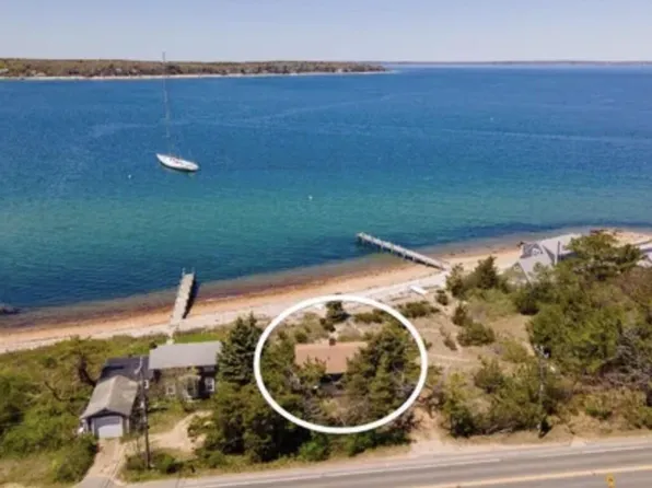 11 Beach Road, Oak Bluffs, MA 02557
