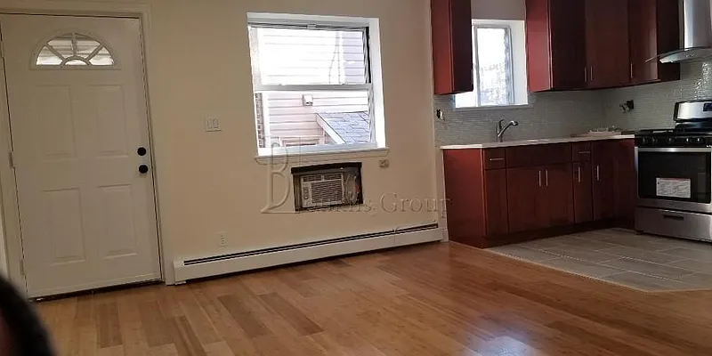 Rented by Bouklis Group | media 16