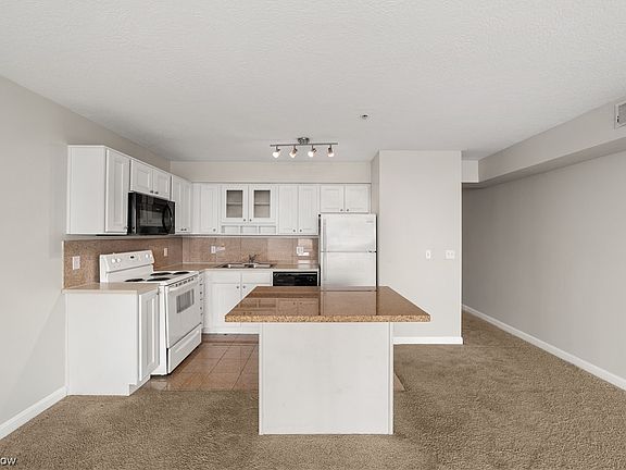 5th image of 2222 Detroit Ave APT 601