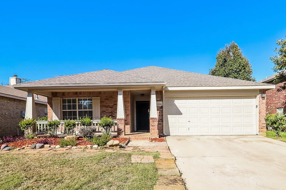 3 bed, 2.0 bath, 1756 sqft, $2,170 — Photo 1