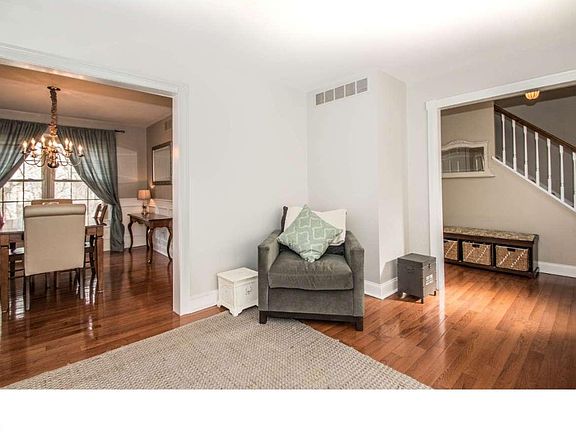 3rd image of 20 Woodridge Dr