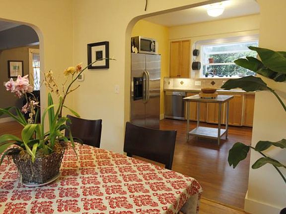 Dining into Kitchen