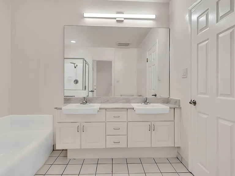 432 N Palm Dr — Photo 16