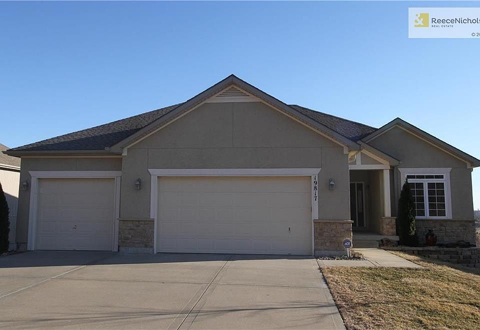 1st image of 19817 E Castle Dr