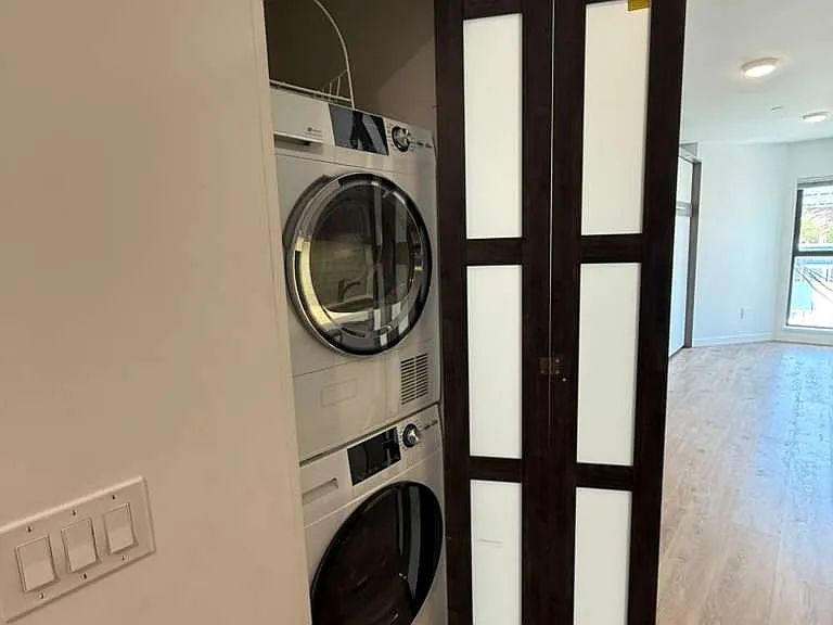 1532 Howard St #402 — Photo 7