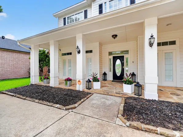 328 Leeward Cir, Azle, TX 76020