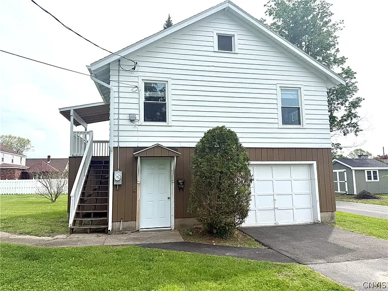 1000 1/2 Van Buren Ave — Photo 2