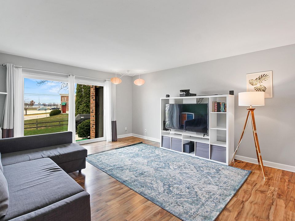 1st image of 301 Park Hill Dr