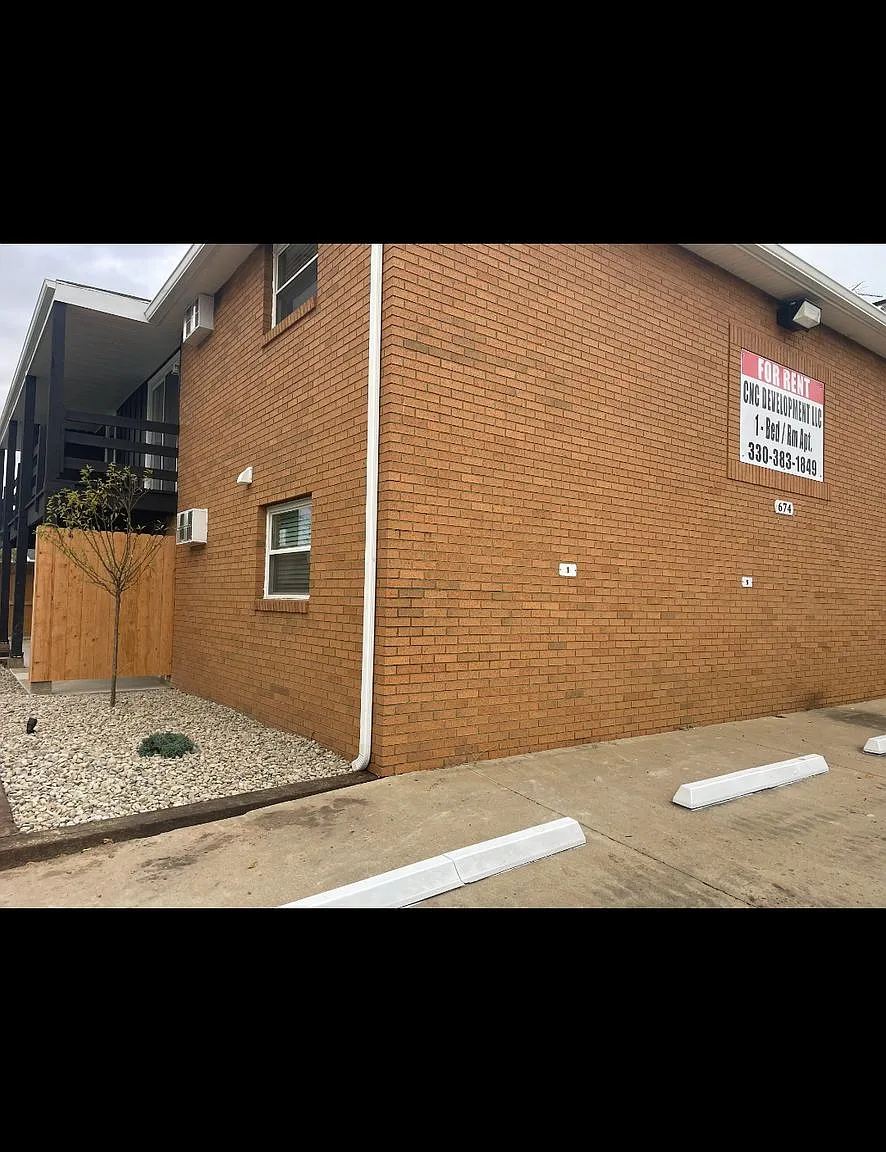 6th St Apartments — Photo 3