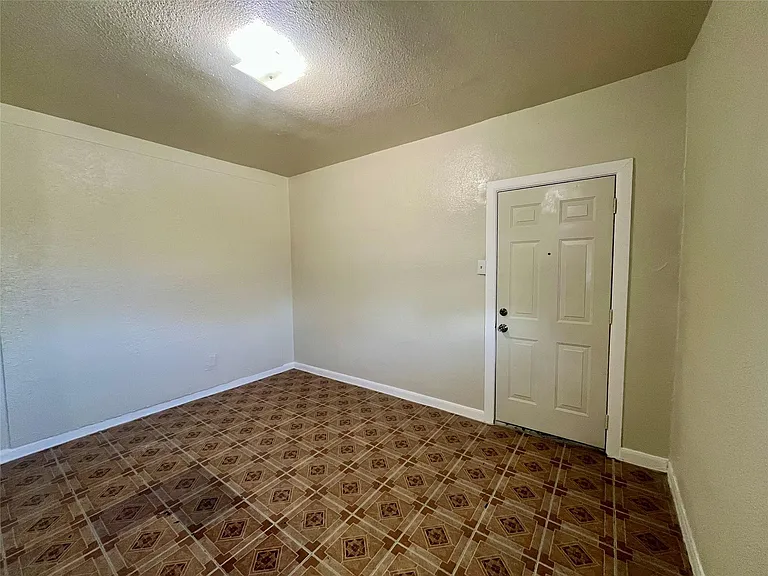 2705 Lorraine St #8 — Photo 4