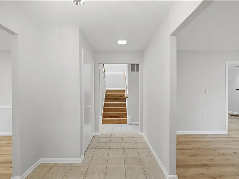 4120 Nutwood Way — Photo 3