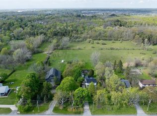 242 Pleasant View Dr #4, Lancaster, NY 14086