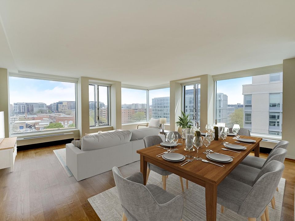 Generous 350 sf of living - dining space means throwing parties, lounging, and even a work nook can be accommodated easily - the possibilities are endless! Virtually staged.