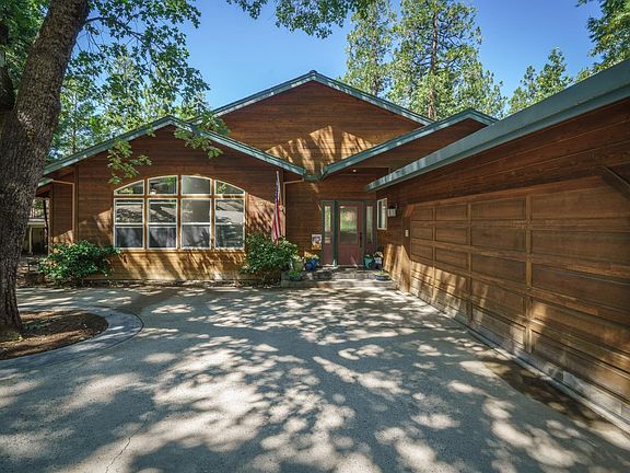 3rd image of 1078 Dogwood Dr