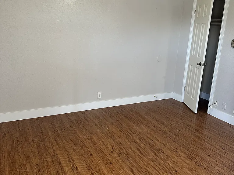 Campus Walk Apartments — Photo 8
