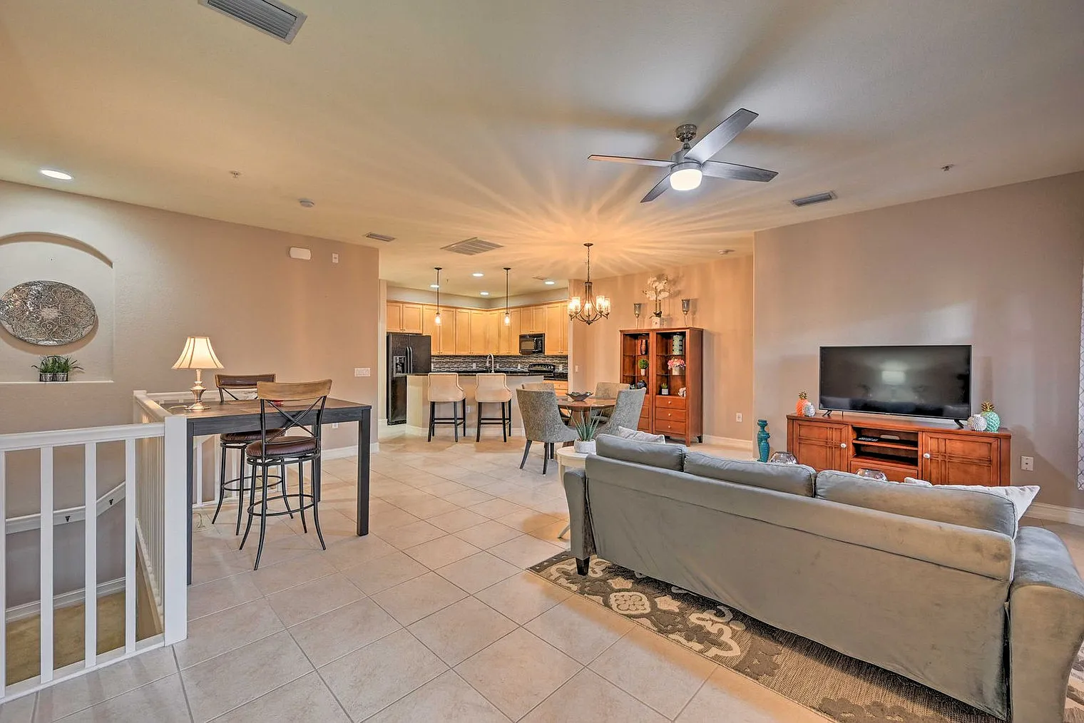 3 bed, 2.0 bath, 1797 sqft, $4,354 — Photo 2