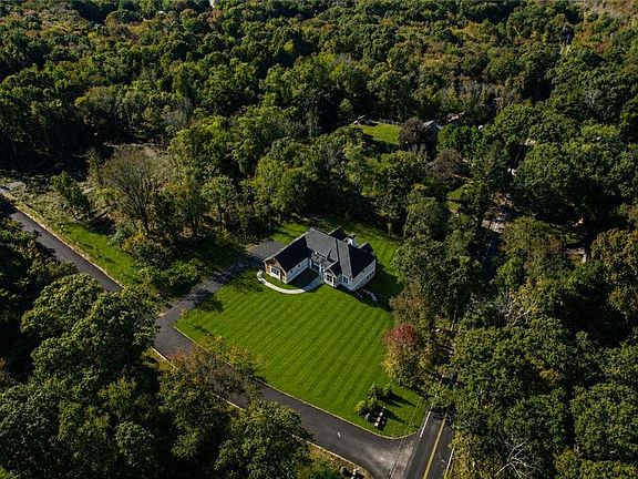 4th image of 11 Carrs Ln