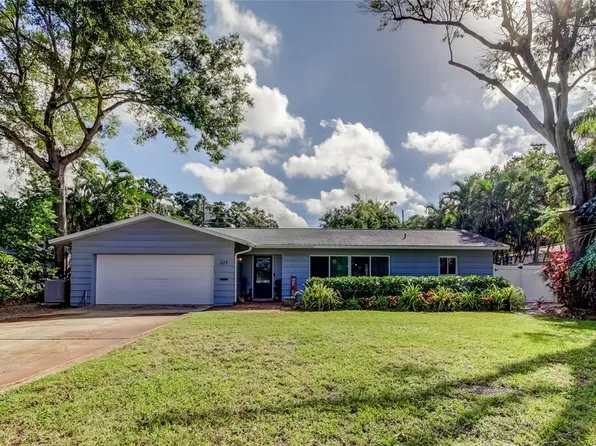 227 Palm Ln N, Saint Petersburg, FL 33710