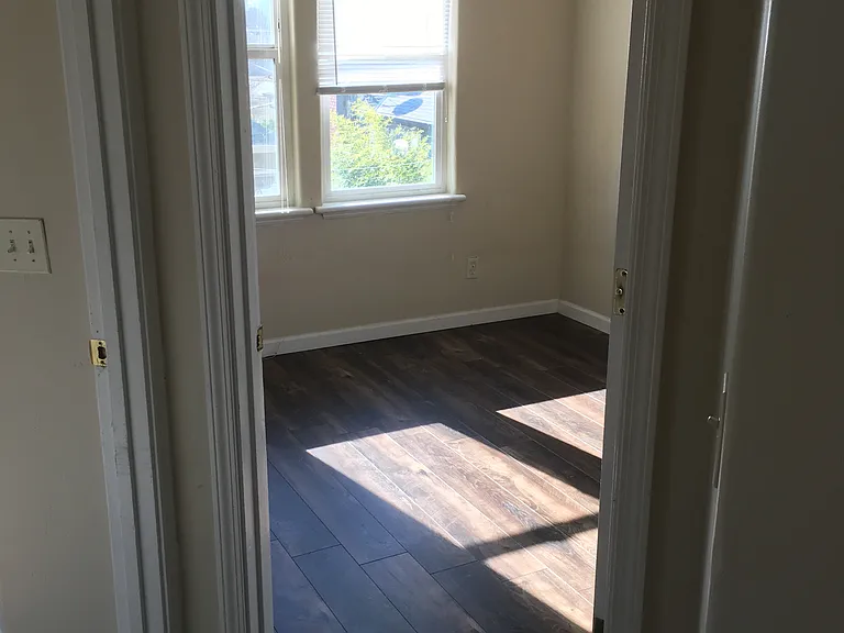 4725 9th Ave — Photo 14