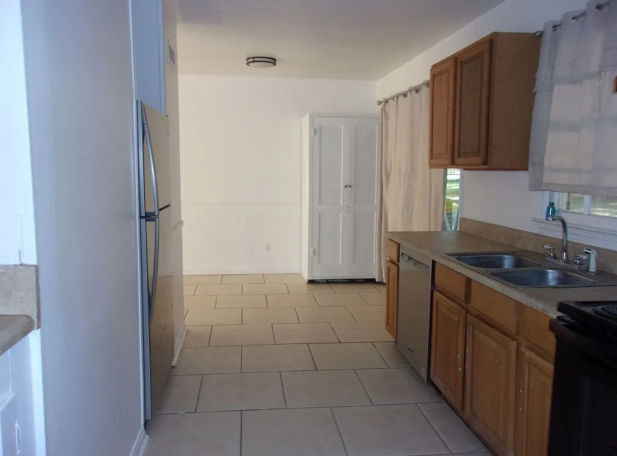 3 bed, 1325 sqft, $1,250 — Photo 3