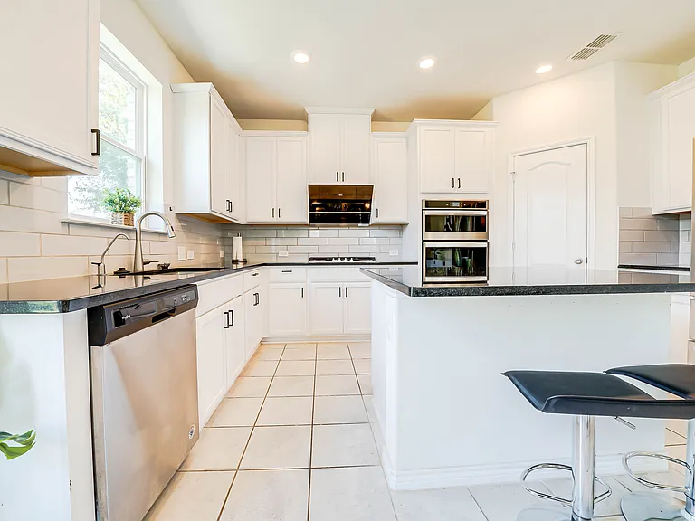 405 Club House Dr — Photo 9