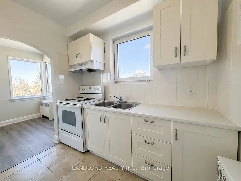 36 Wood Glen Rd #301 — Photo 2
