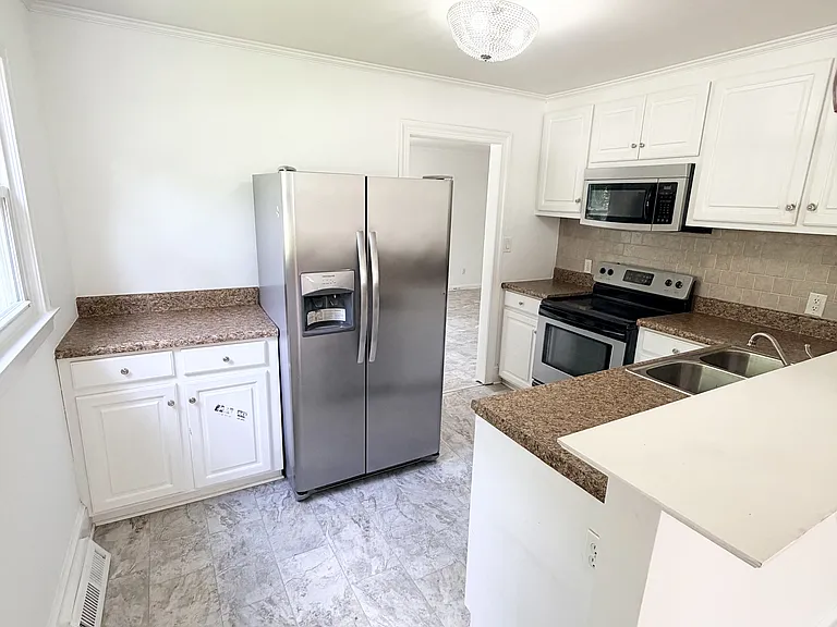 1305 Summerland Dr — Photo 4