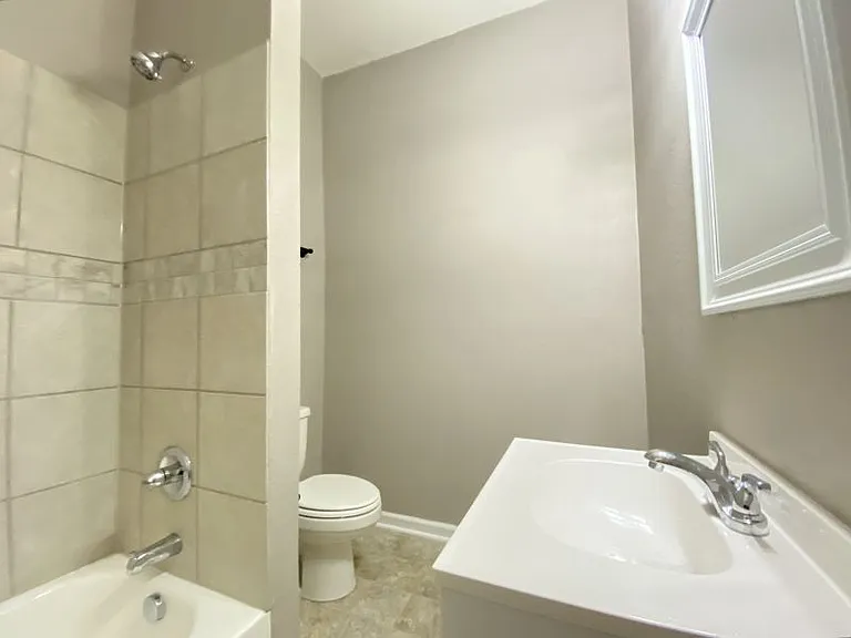 2715 Marshall St — Photo 2