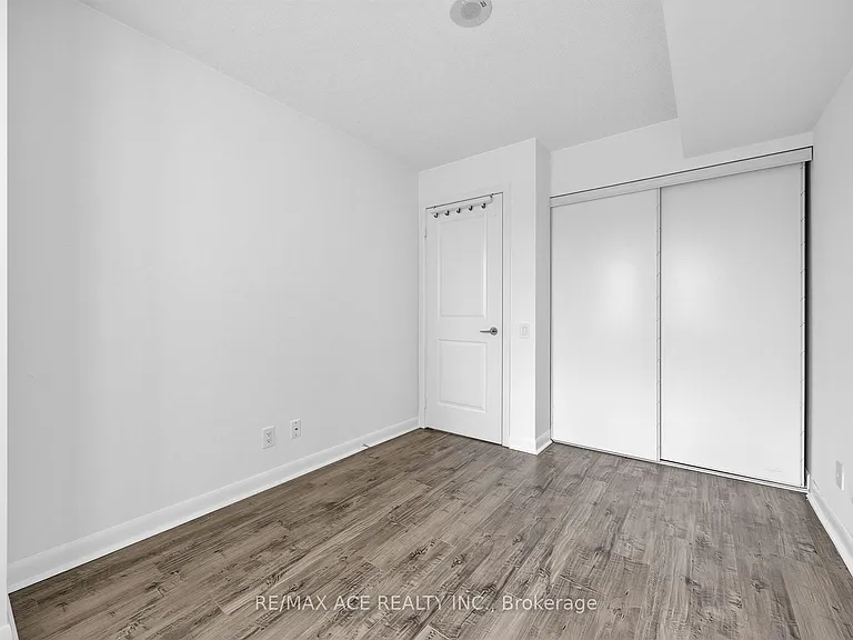 25 Town Centre Ct #808 — Photo 19