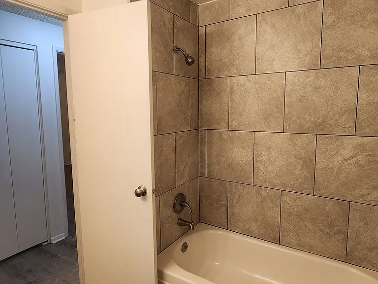 504 N Walker St #3 — Photo 9