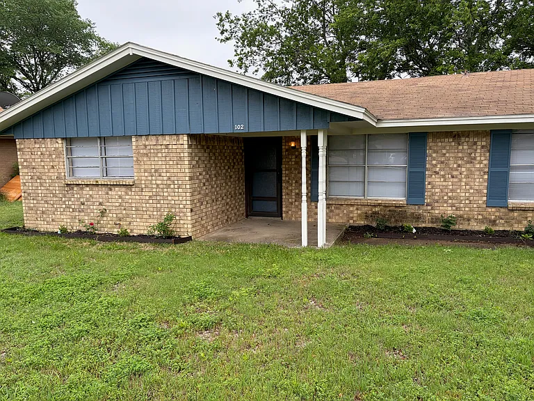 102 Forest Ln — Photo 2