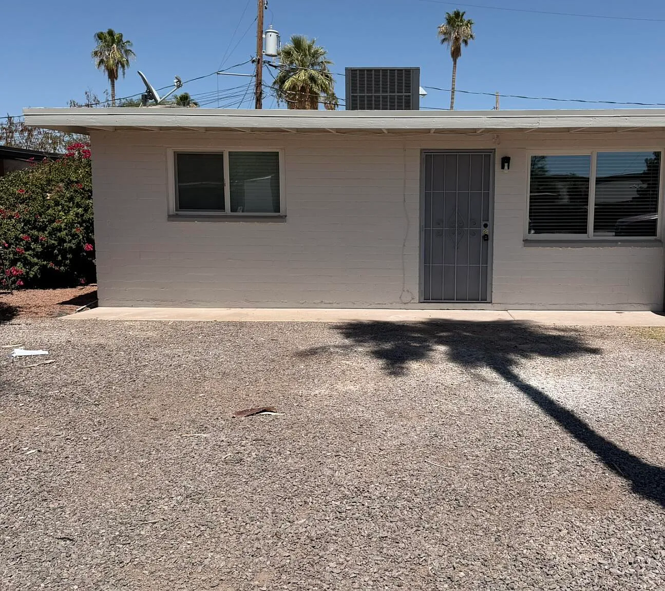 2 bed, 1.0 bath, 1443 sqft, $1,350 — Photo 1