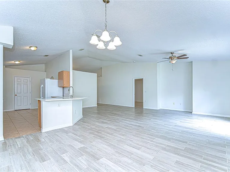 18303 Elmhurst Ln — Photo 17