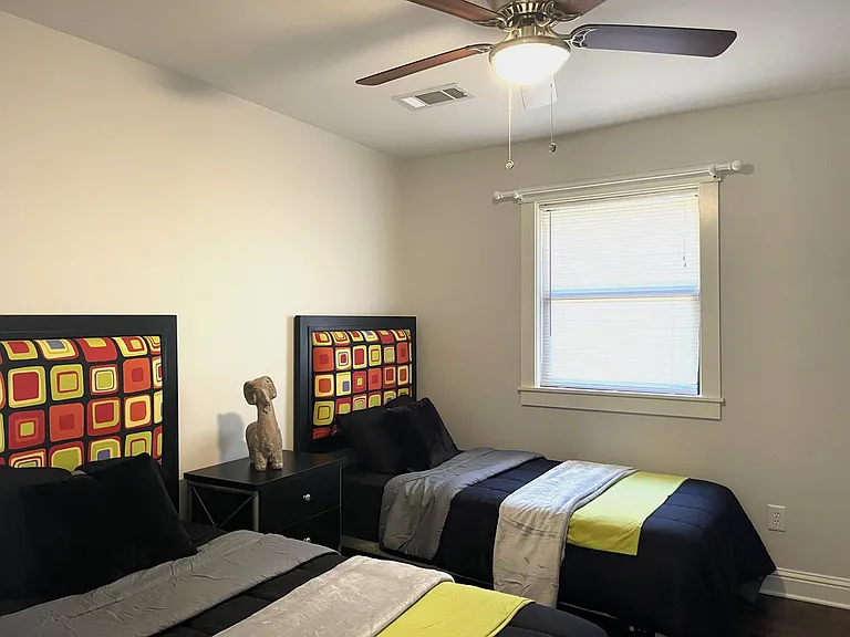 Guest 2 Twin Beds