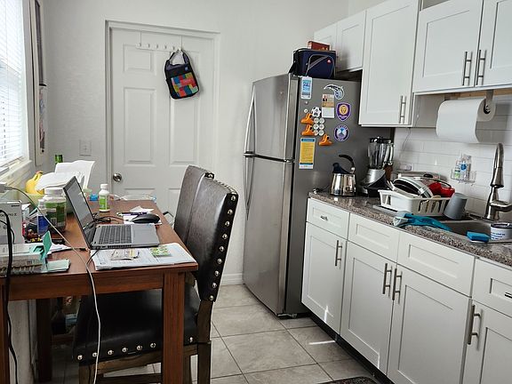 4th image of 616 Jackson Ave Unit 1