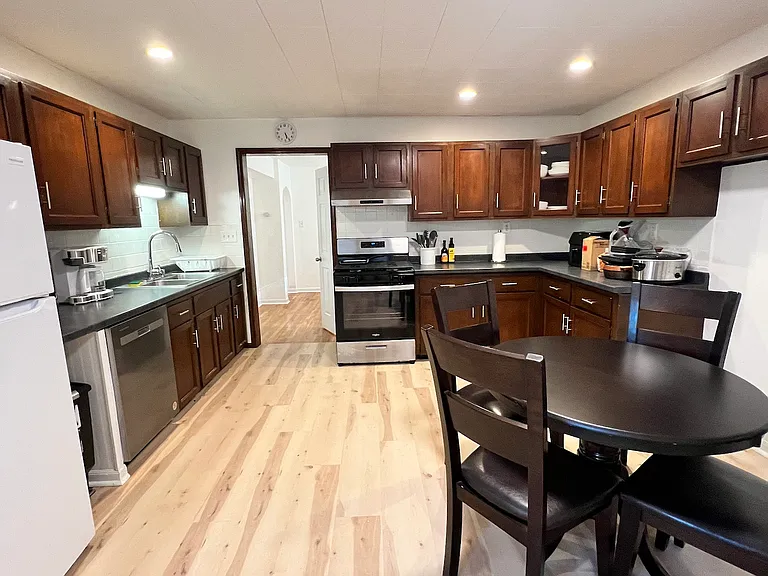 9429 Harold Dr — Photo 8