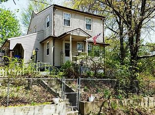 27 Niagara St, Woonsocket, RI 02895