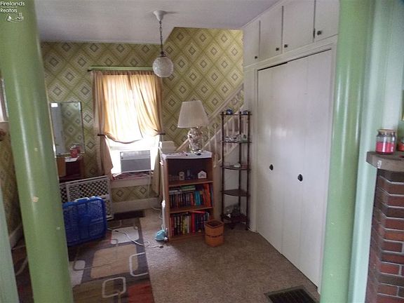 4th image of 1113 Stilwell Ave
